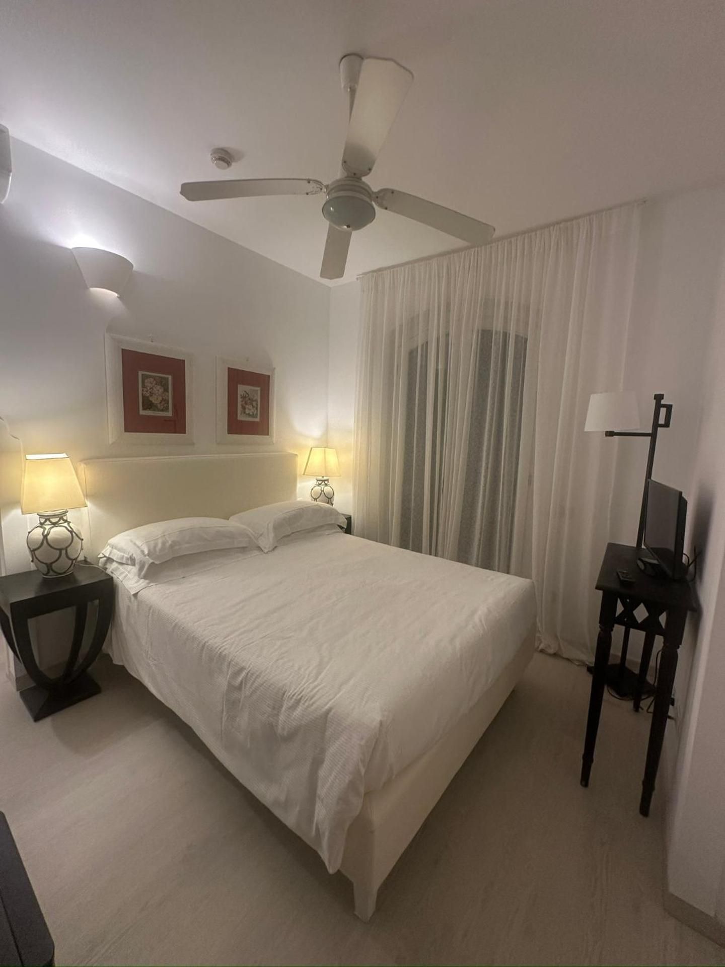 Suite with Lake View