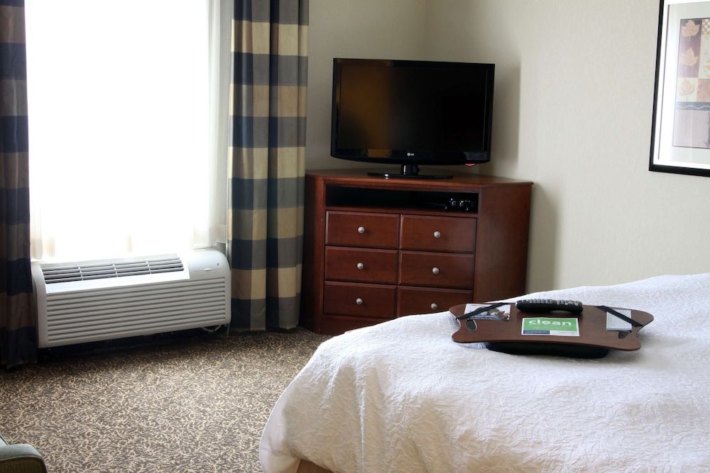 One King Bed, Non-Smoking, Accessible