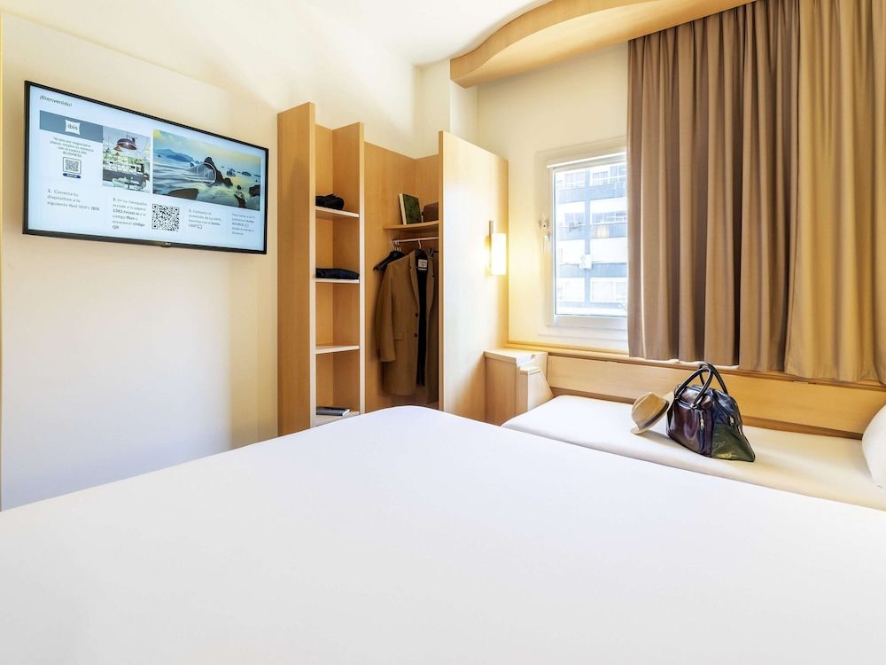 ibis Madrid Calle Alcala Room, Multiple Beds 2