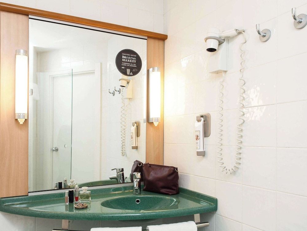 ibis Madrid Calle Alcala Room, Multiple Beds 5