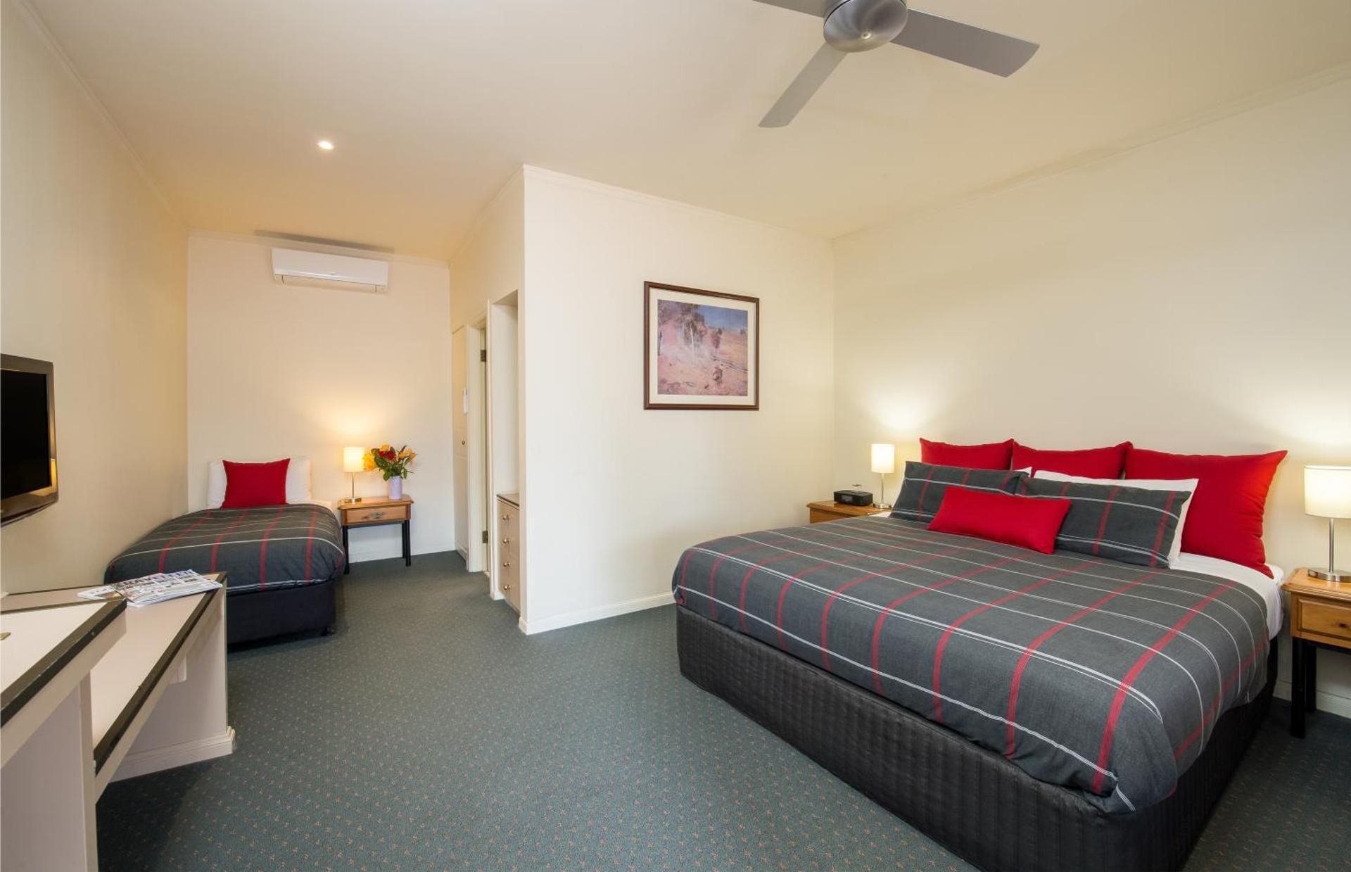 Executive Suite with 1 King Size Bed and Sofa