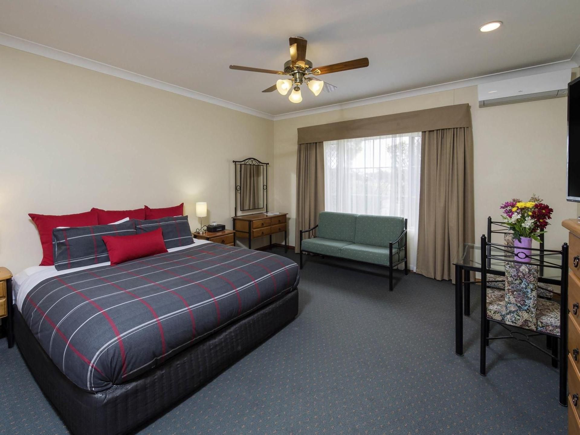 Standard Room with 1 King Size bed