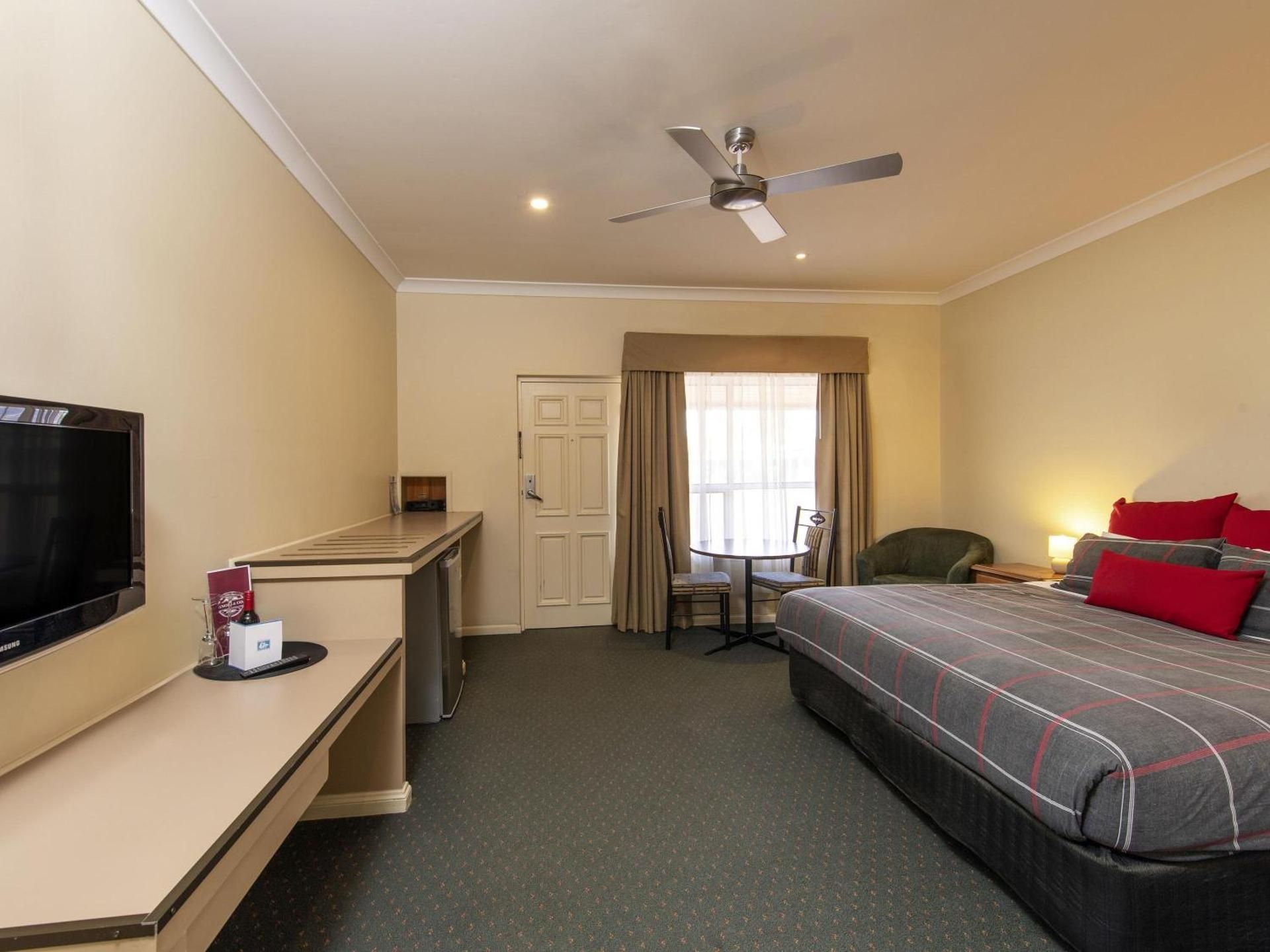 Executive Room with 1 King size bed and 1 Single bed