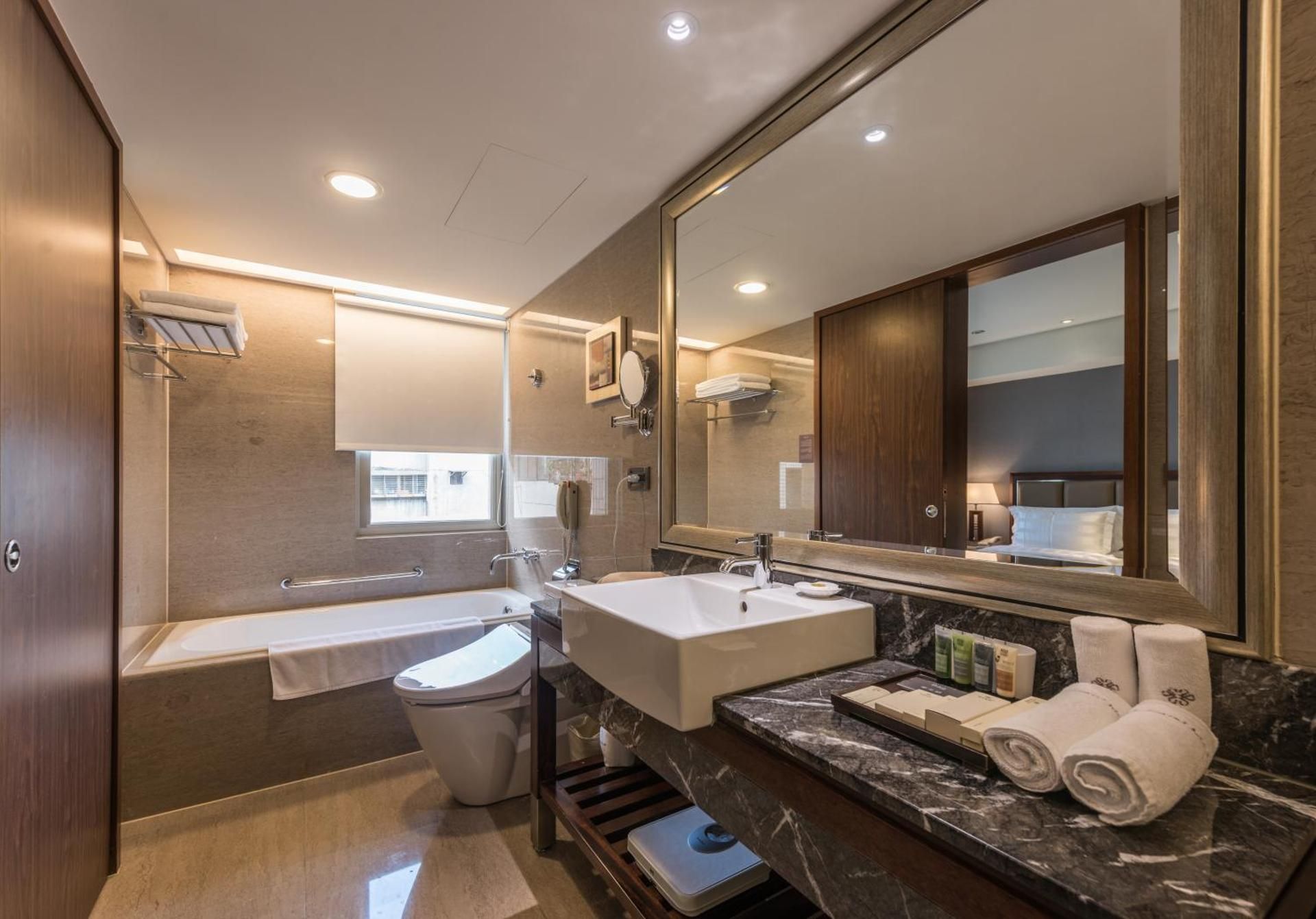 undefined Royal Biz Taipei 4