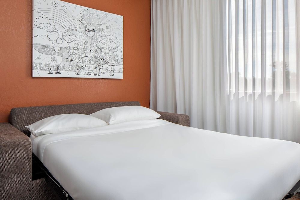 Club Room, 1 King Bed (Mobility Accessible, Tub)