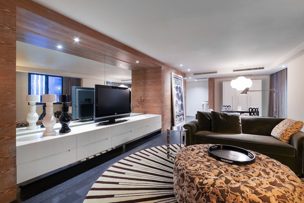 Cachet Boutique Shanghai Cameo Balcony