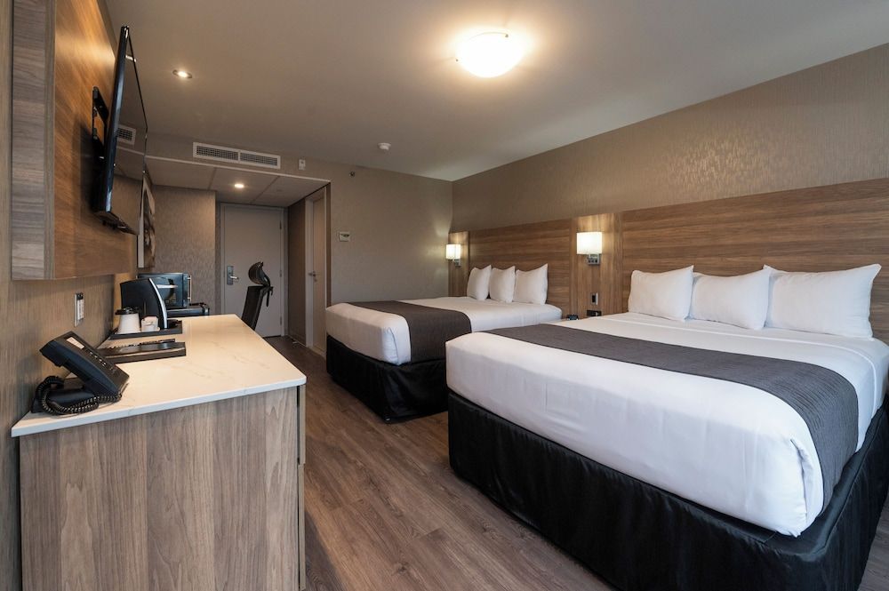 Hotel & Suites Le Dauphin Quebec Design Room, 2 Queen Beds 5