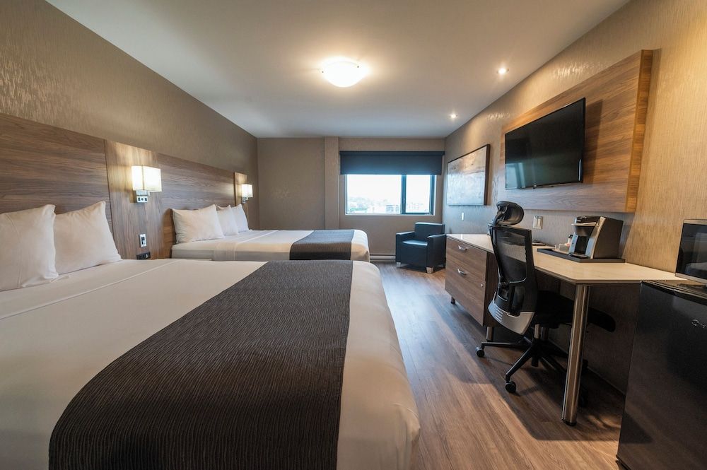 Hotel & Suites Le Dauphin Quebec Design Room, 2 Queen Beds 3