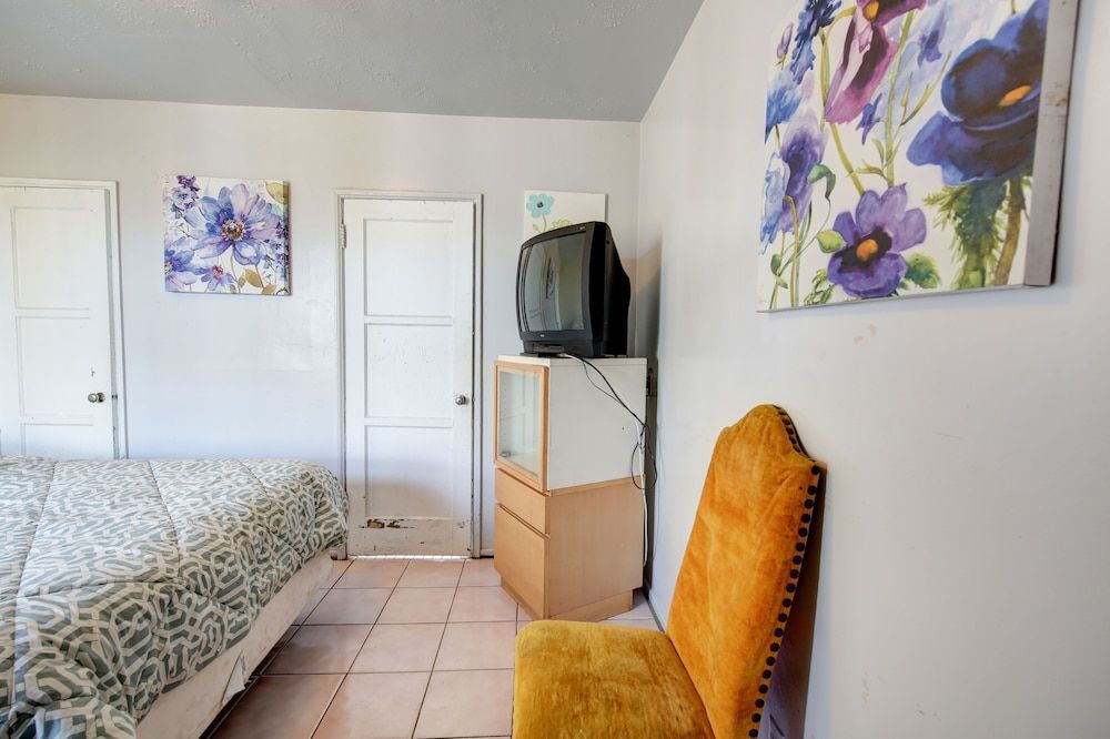 Standard Room, 1 Queen Bed
