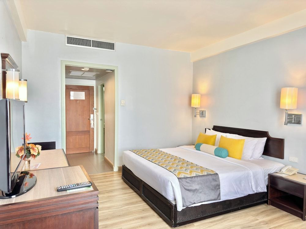 Phuket Merlin Hotel Deluxe Room 7