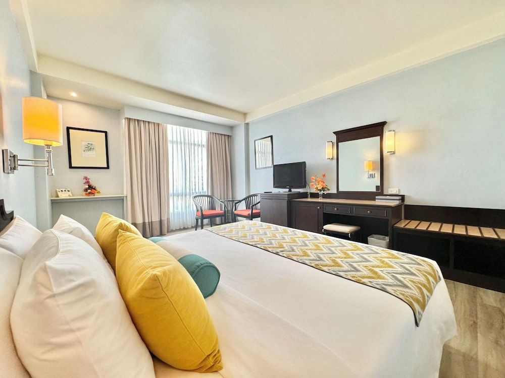 Phuket Merlin Hotel Deluxe Room 4