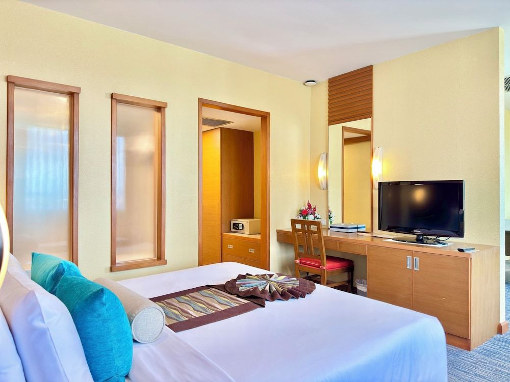 undefined Phuket Merlin Hotel 4