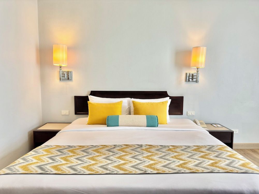 Phuket Merlin Hotel Deluxe Room 5