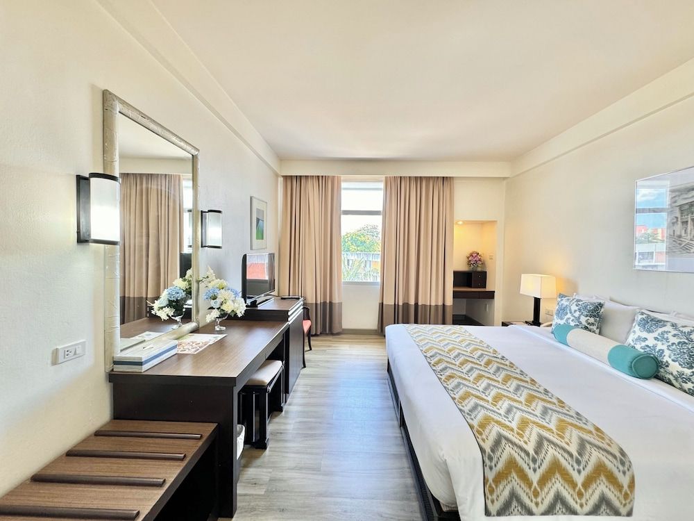 undefined Phuket Merlin Hotel 10