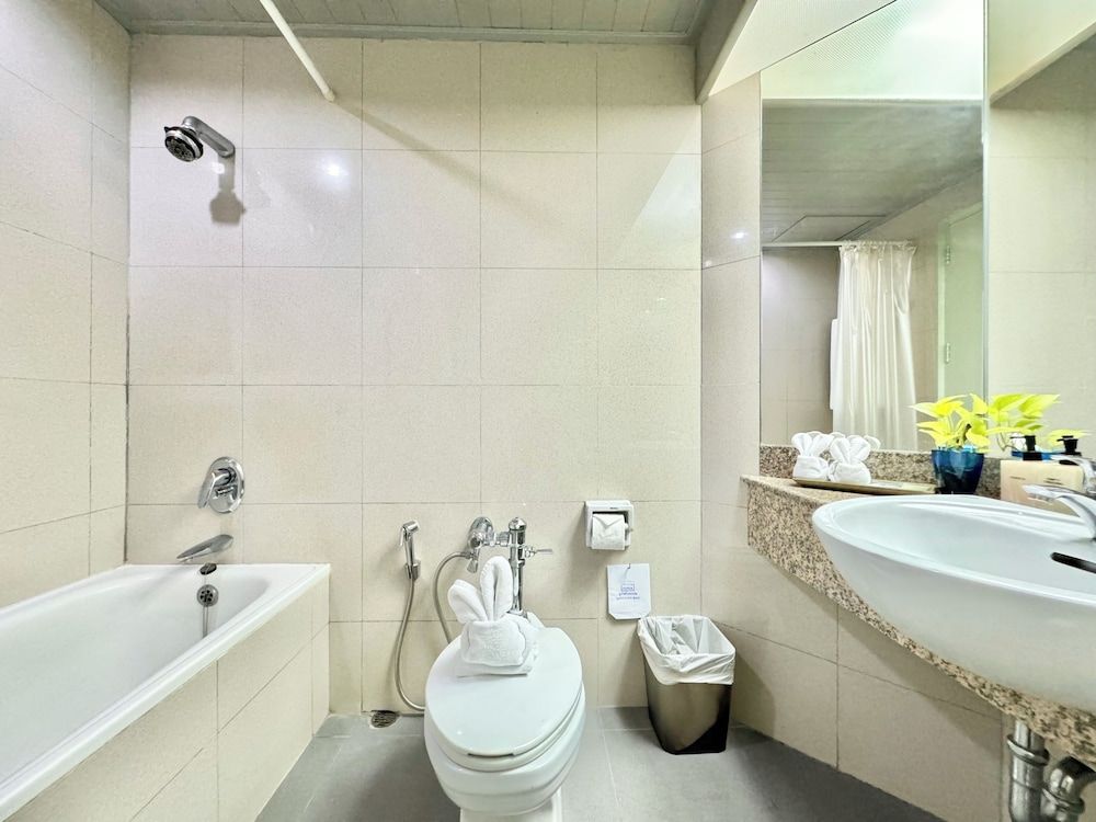 Phuket Merlin Hotel Deluxe Room 8