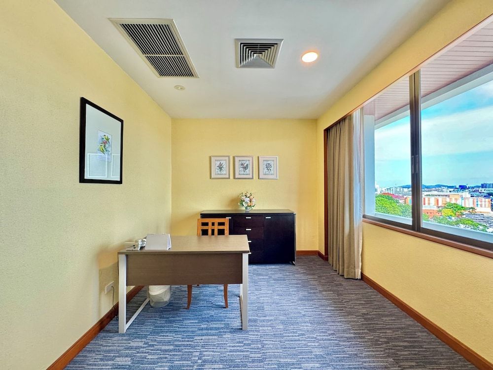 undefined Phuket Merlin Hotel 9