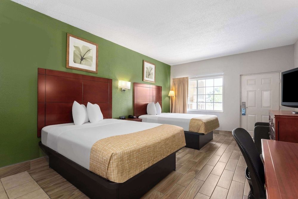 Room, 2 Queen Beds, Smoking (Efficiency)