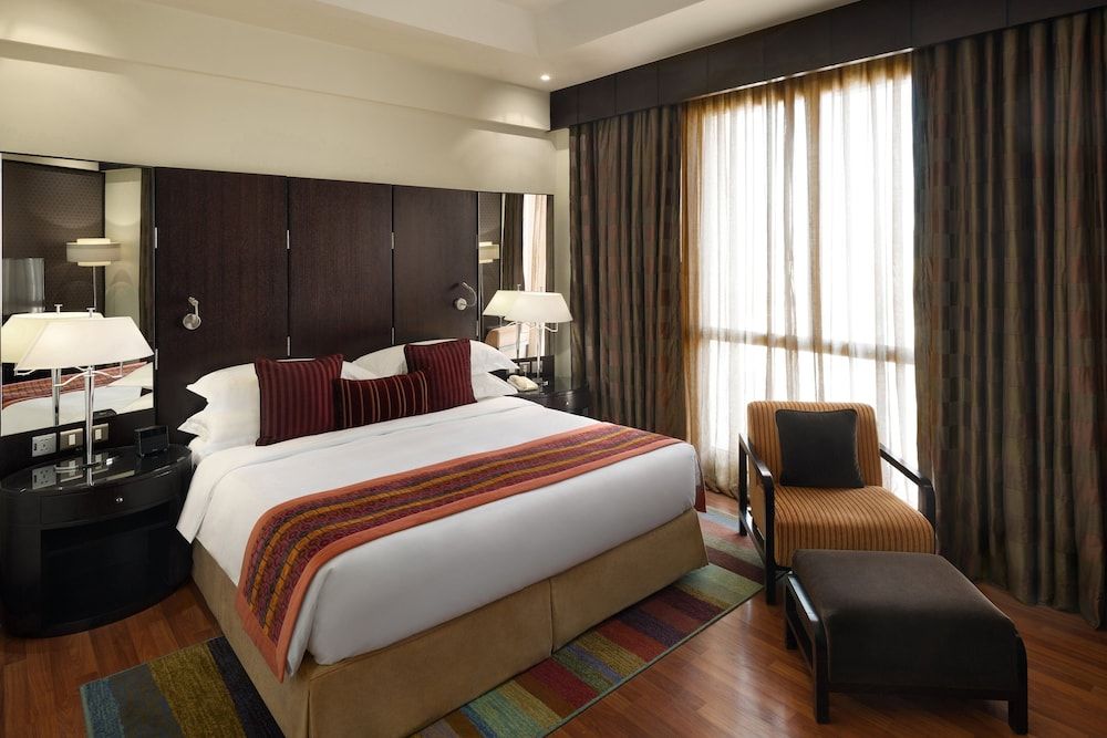 Junior Suite, 1 King Bed (Additional Living Area)