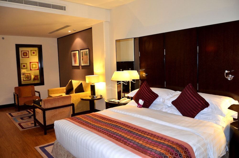 Standard Room, 1 King Bed, Club Lounge Access