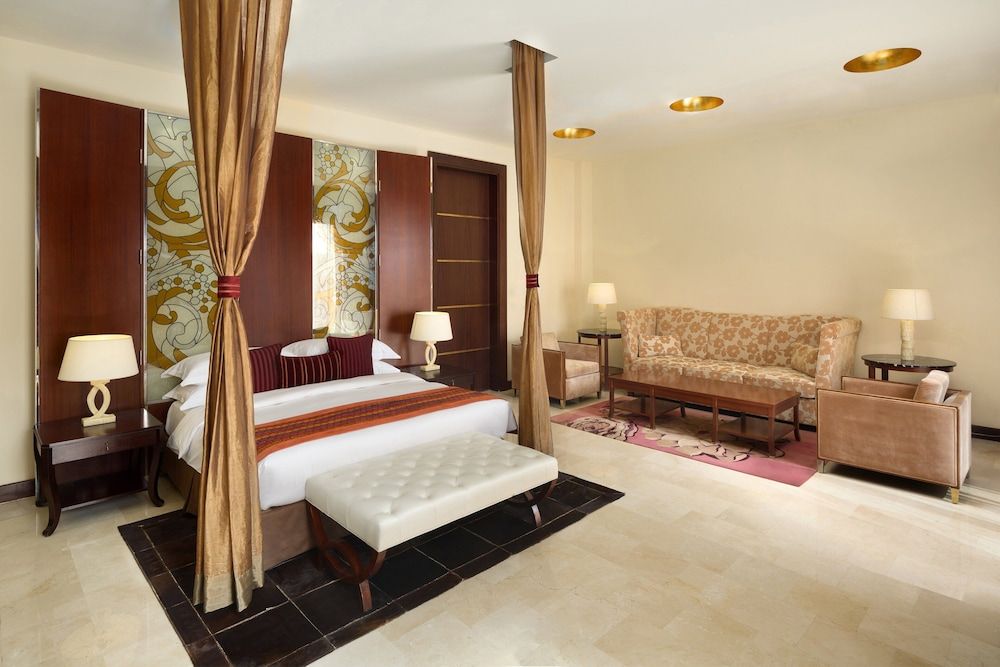 Royal Suite, 1 King Bed, Smoking
