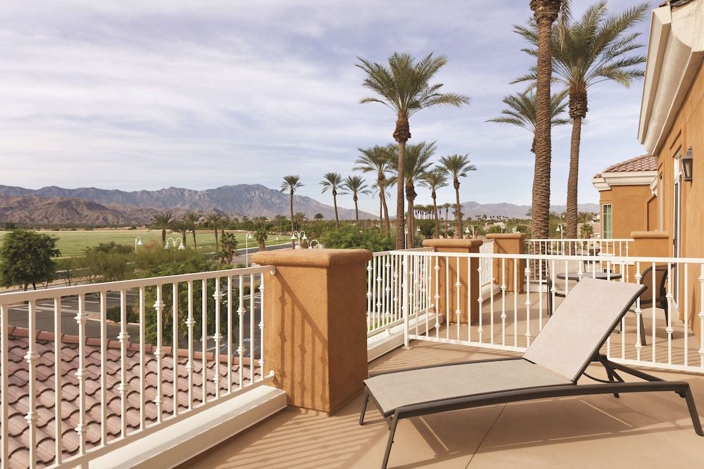 Suite, 1 King Bed, Balcony