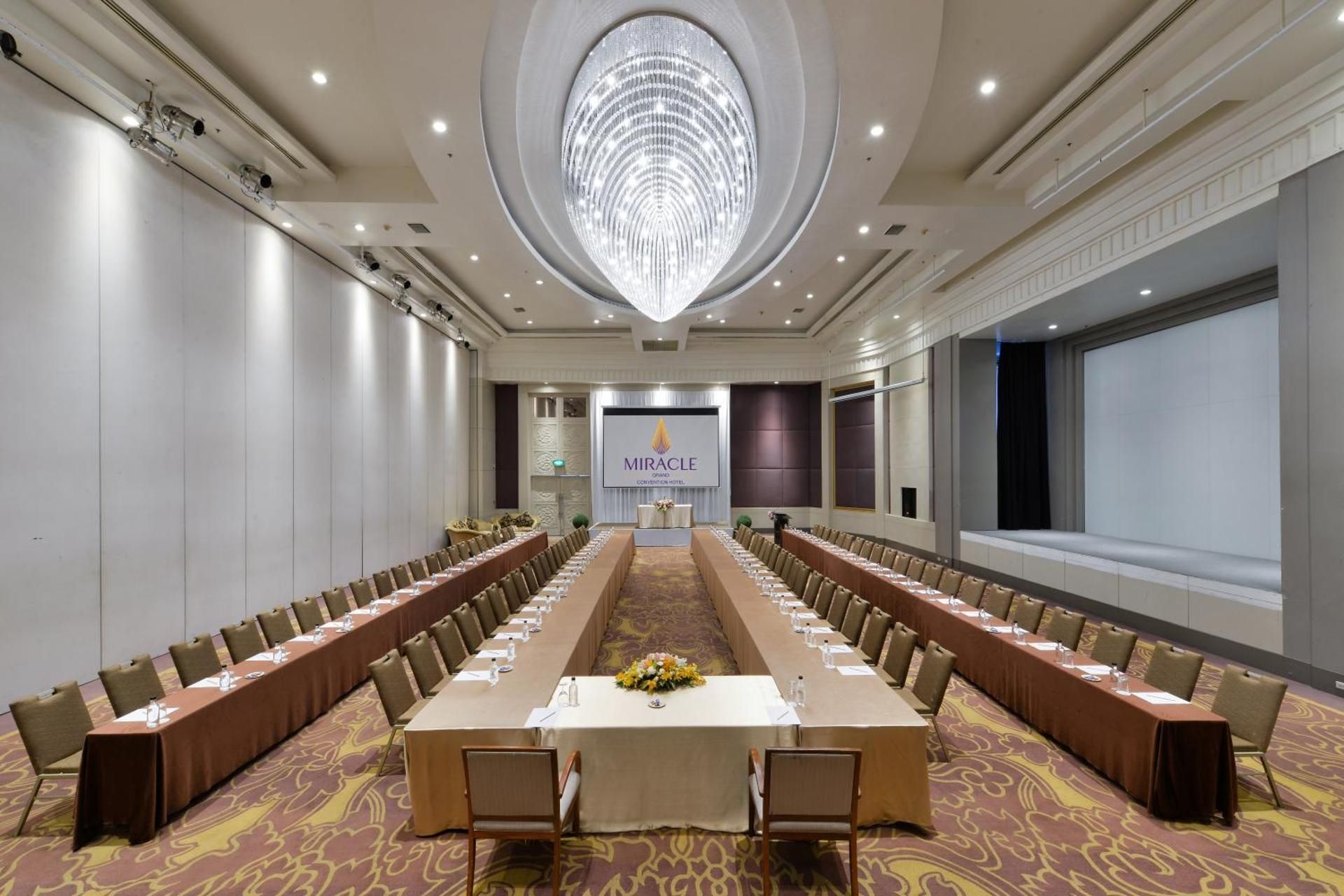 undefined Miracle Grand Convention Hotel 6