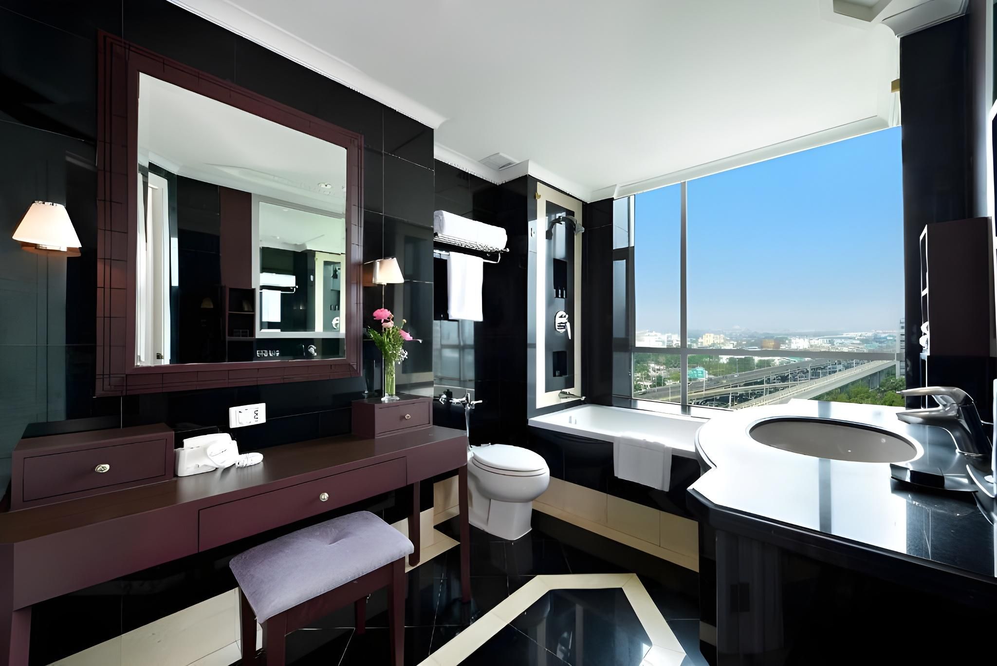 undefined Miracle Grand Convention Hotel 8