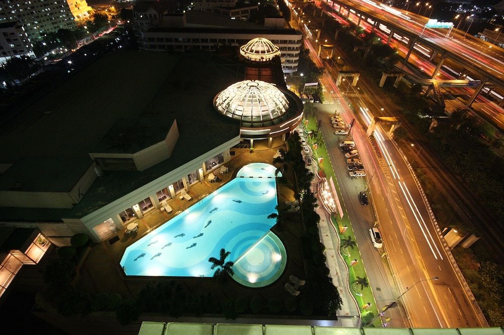 undefined Miracle Grand Convention Hotel 5