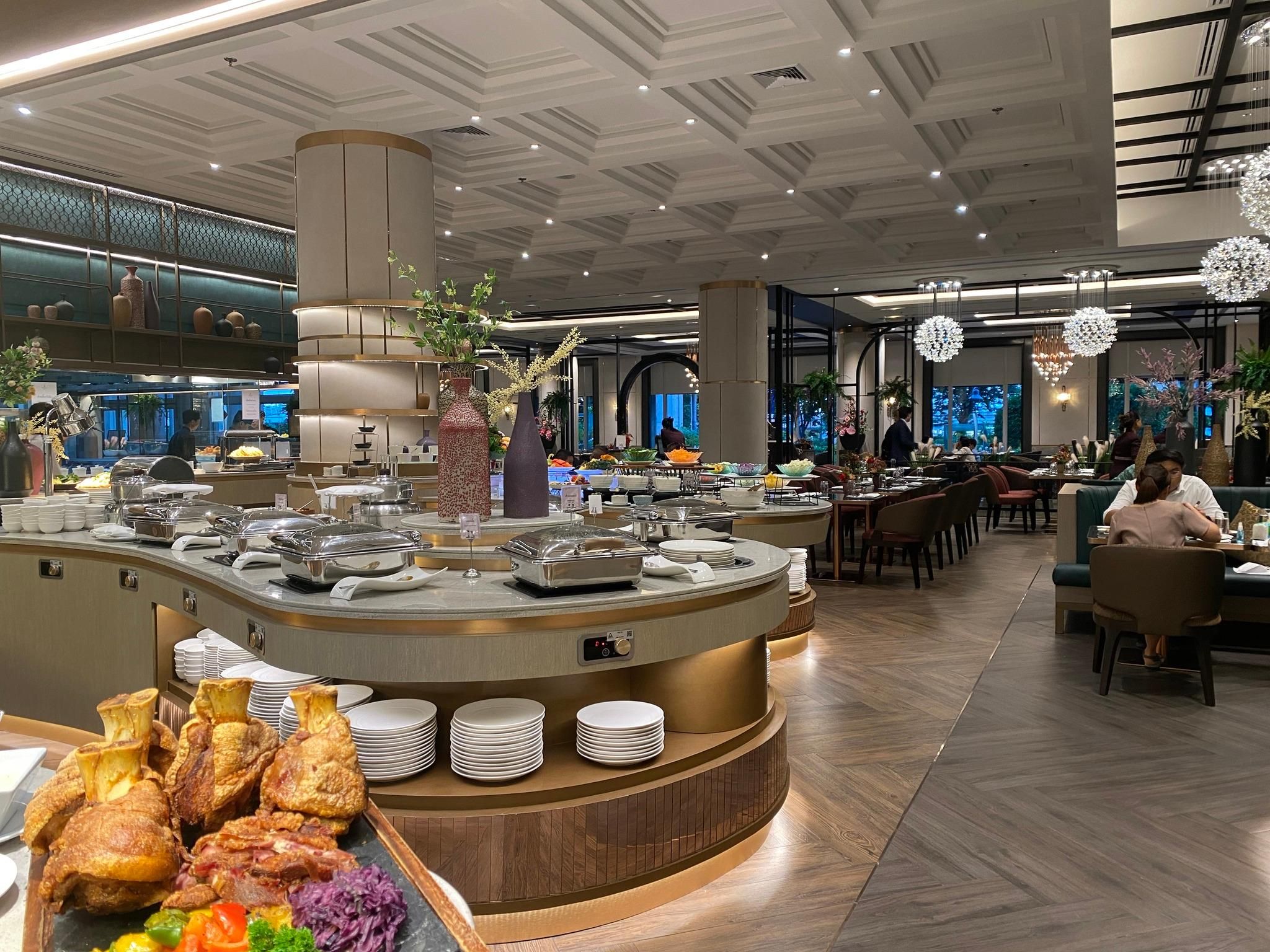 undefined Miracle Grand Convention Hotel 10