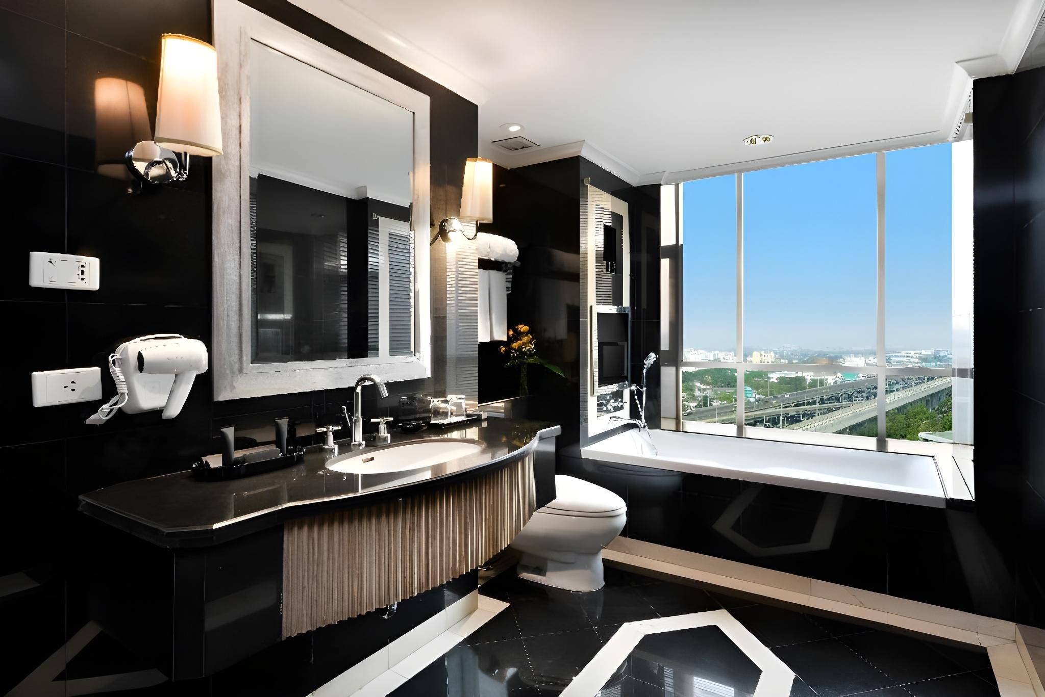 undefined Miracle Grand Convention Hotel 10