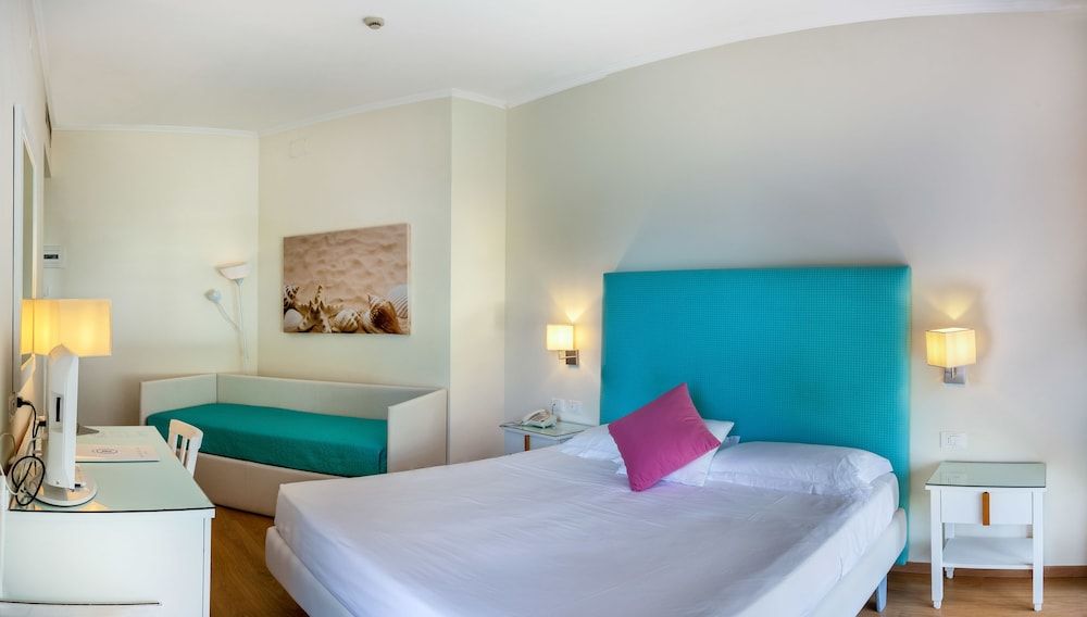 Hotel Regina Sorrento Double or Twin Room, Pool View 7