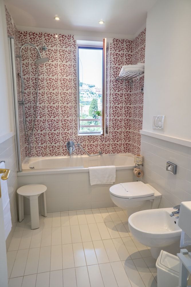 Hotel Regina Sorrento Double or Twin Room, Pool View 12