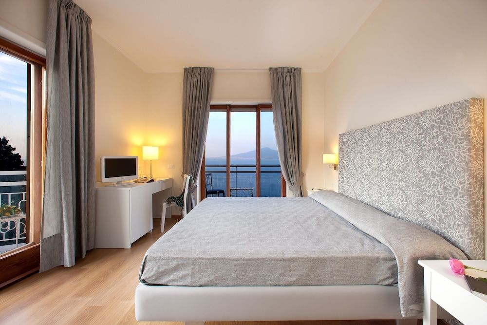 Hotel Regina Sorrento Double or Twin Room, Balcony, Sea View 2