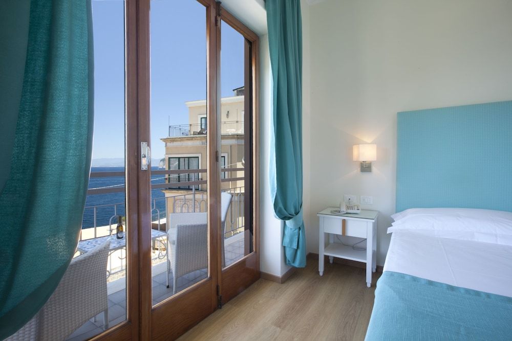 Hotel Regina Sorrento Double or Twin Room, Balcony, Sea View 13