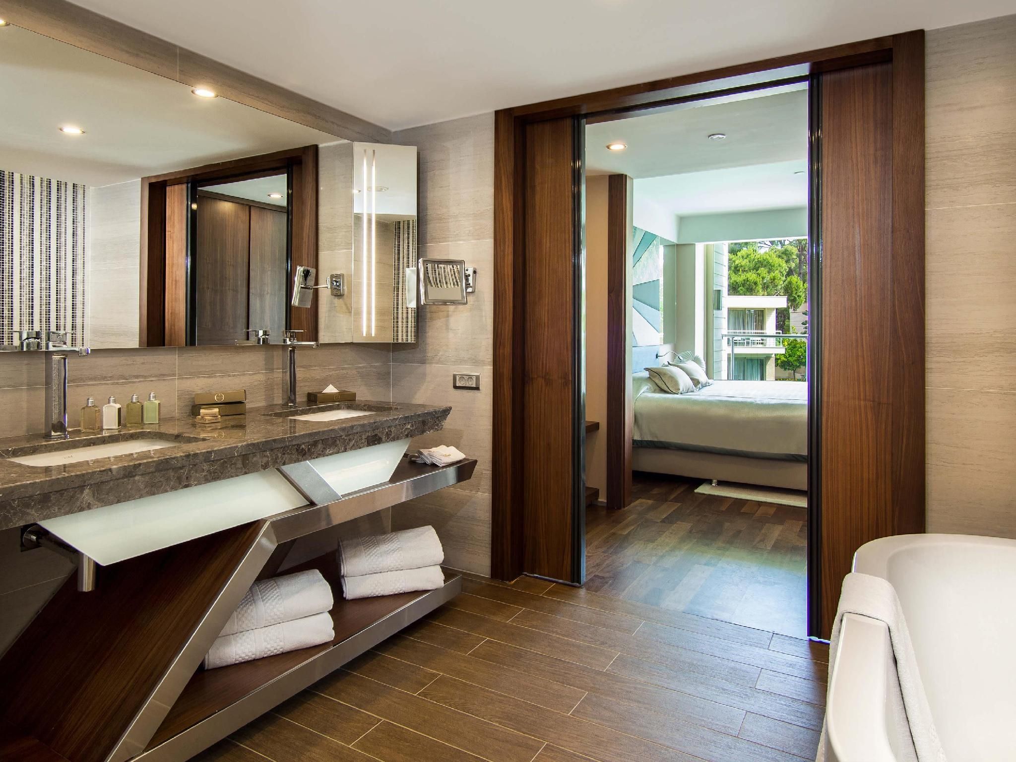 Club Villa (Private Airport Transfer)