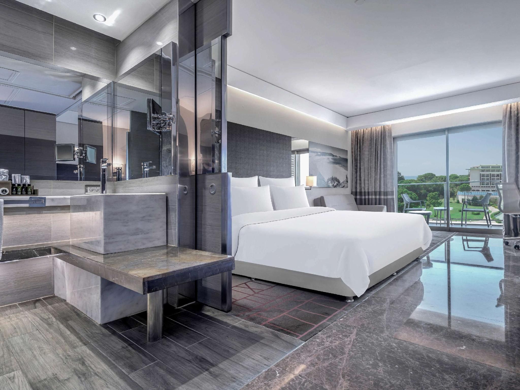 Deluxe Family Room