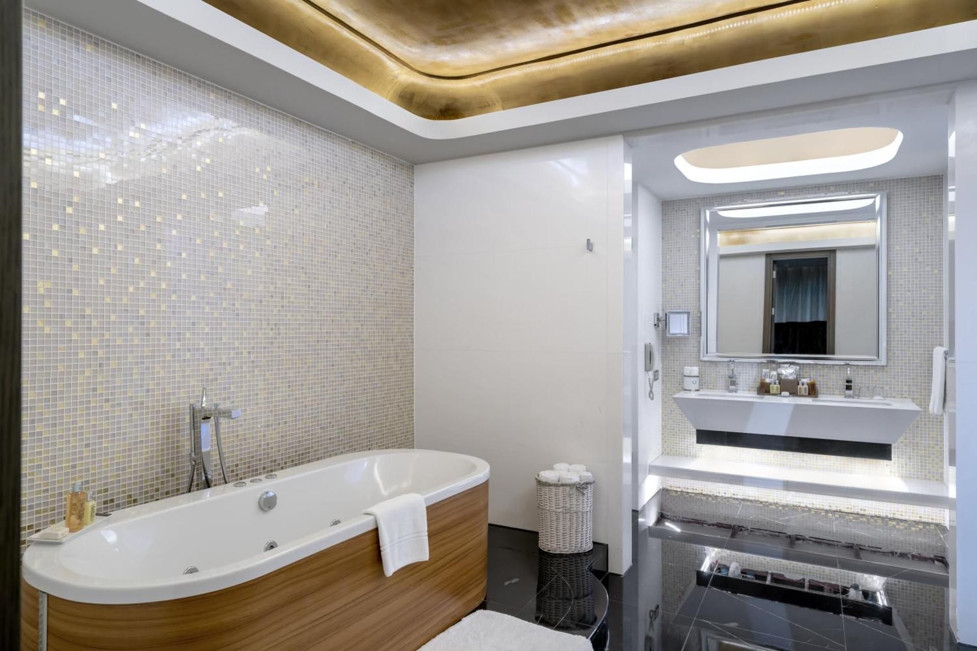 Queen Suite