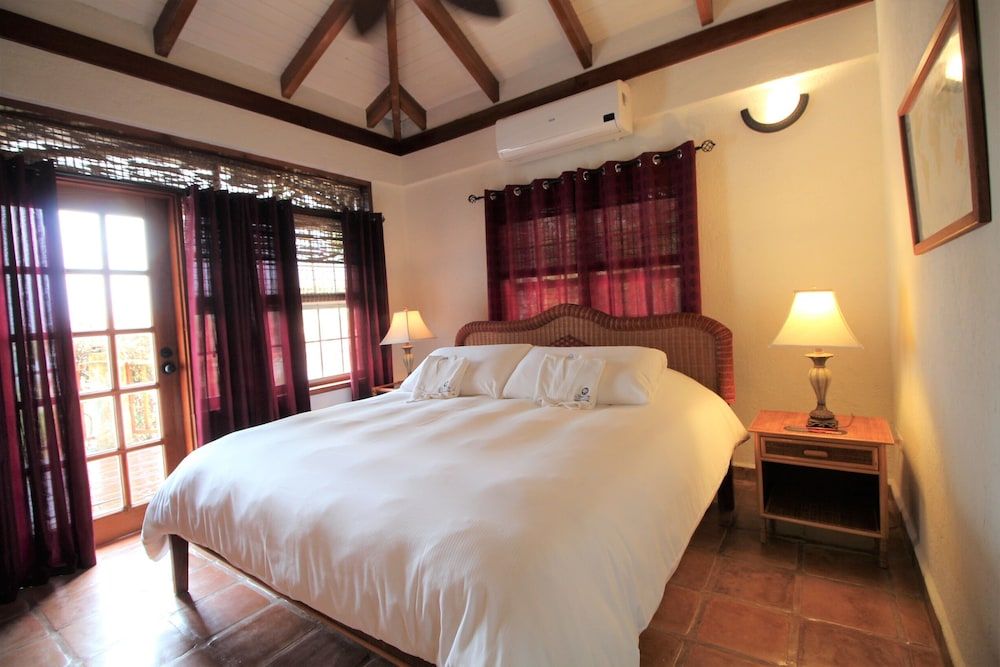 Luxury Villa, 2 Bedrooms, Sea View, Oceanfront