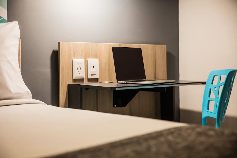 One Ciudad de Mexico Patriotismo Standard Room, 1 Queen Bed 4