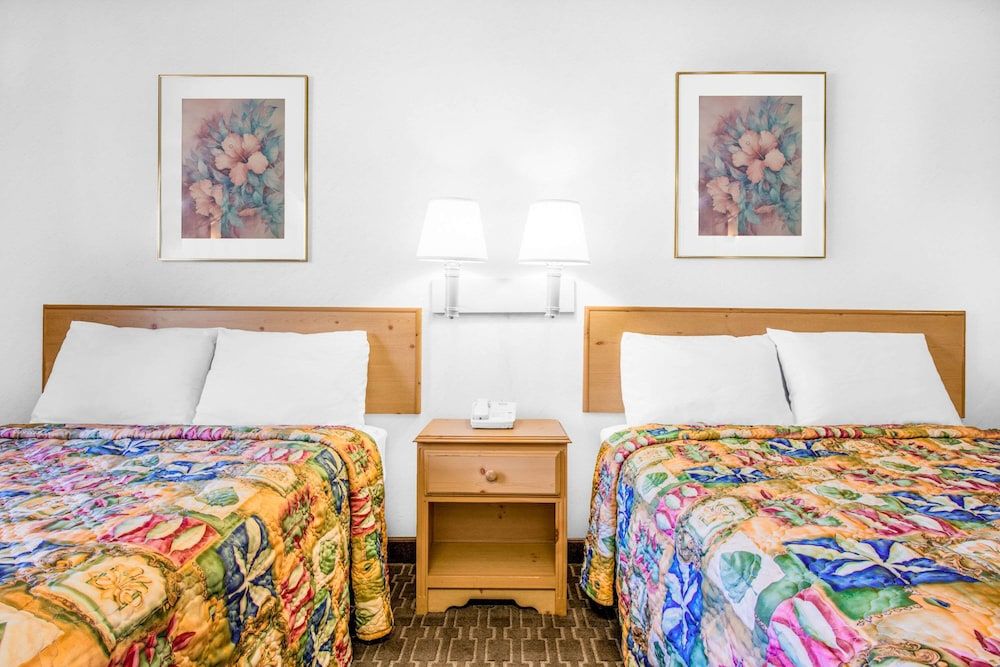 Knights Inn Pine Grove Double Room, 2 Double Beds, Non Smoking