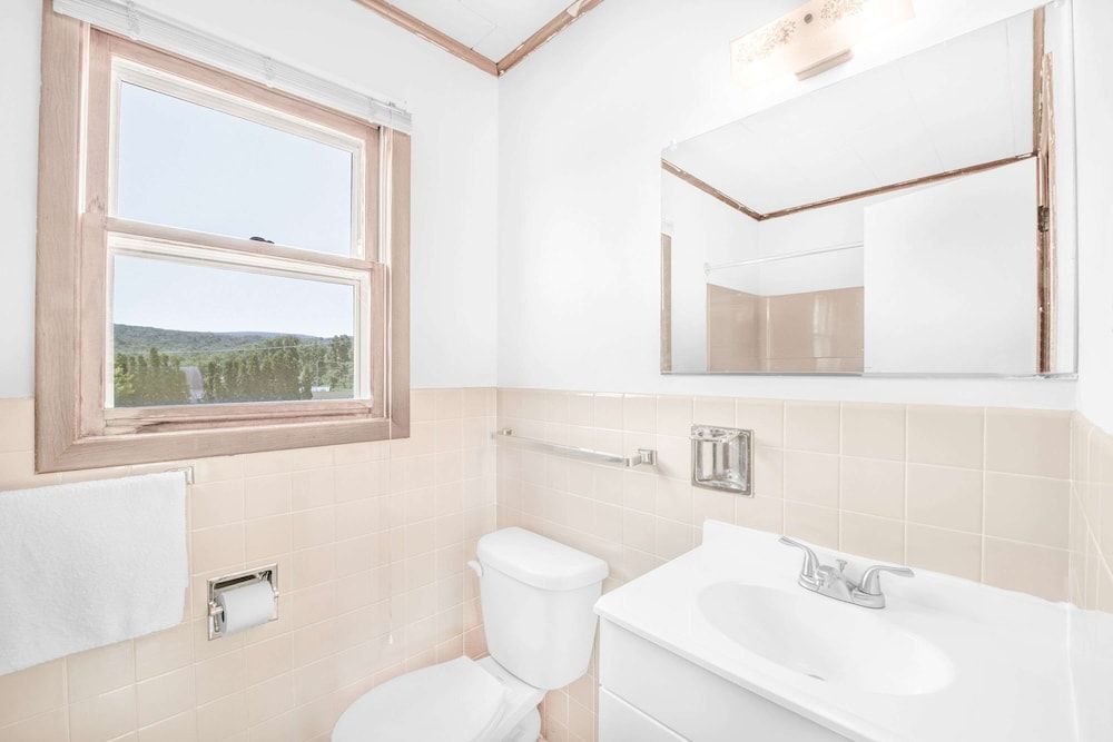 Knights Inn Pine Grove Double Room, 2 Double Beds, Non Smoking 4