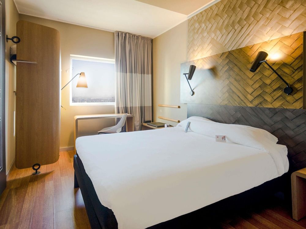ibis Casablanca City Center Standard Double Room, 1 Double Bed 4