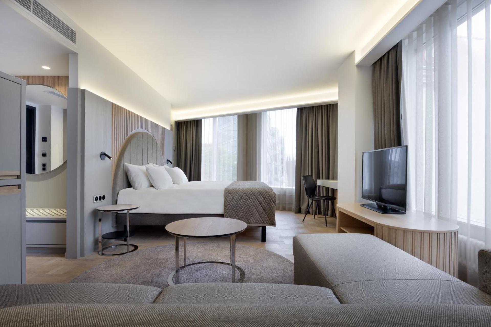 Deluxe Family Room