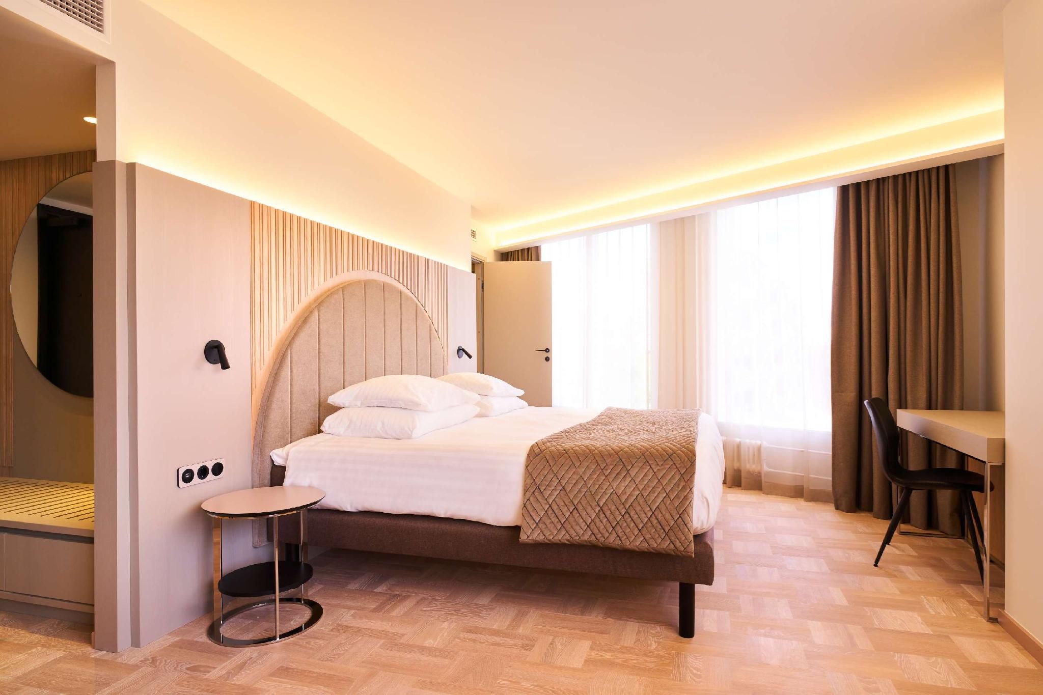 1 King Bed, Non-Smoking, Deluxe Room, Family Room, Sofabed, Kitchenette, Air-Conditioned