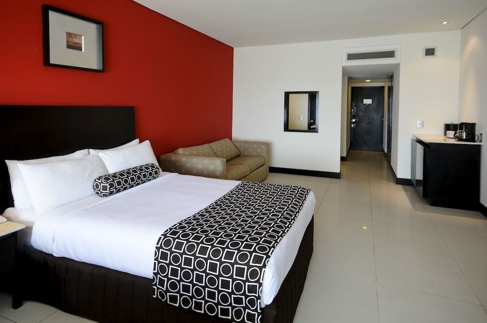 Standard Room, 1 King Bed, Accessible