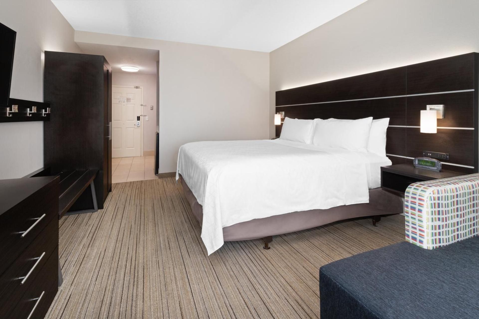 Standard King Room with Mobility Accessible Tub