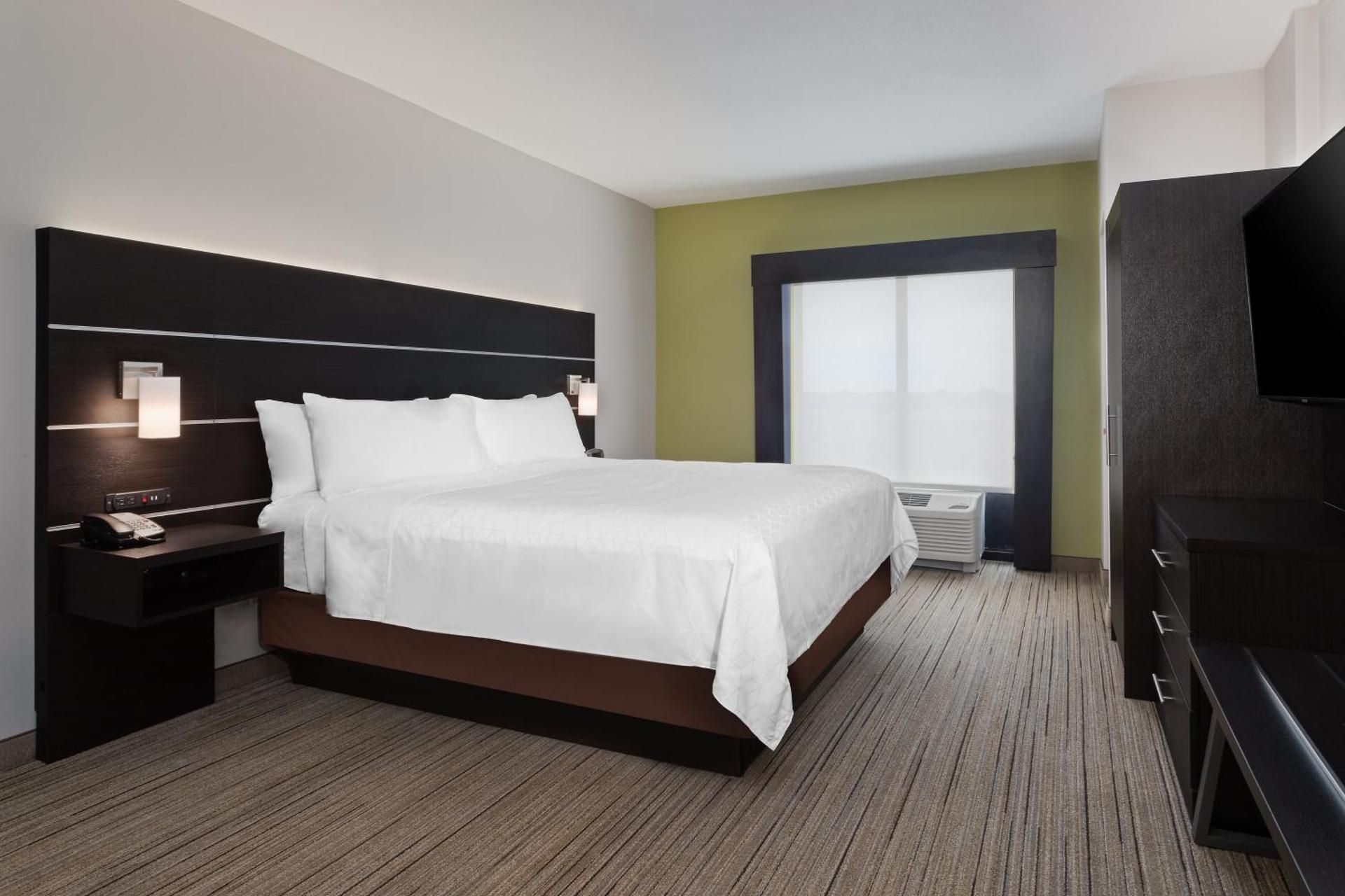 1 Bedroom Suite Sofa Bed 1 King