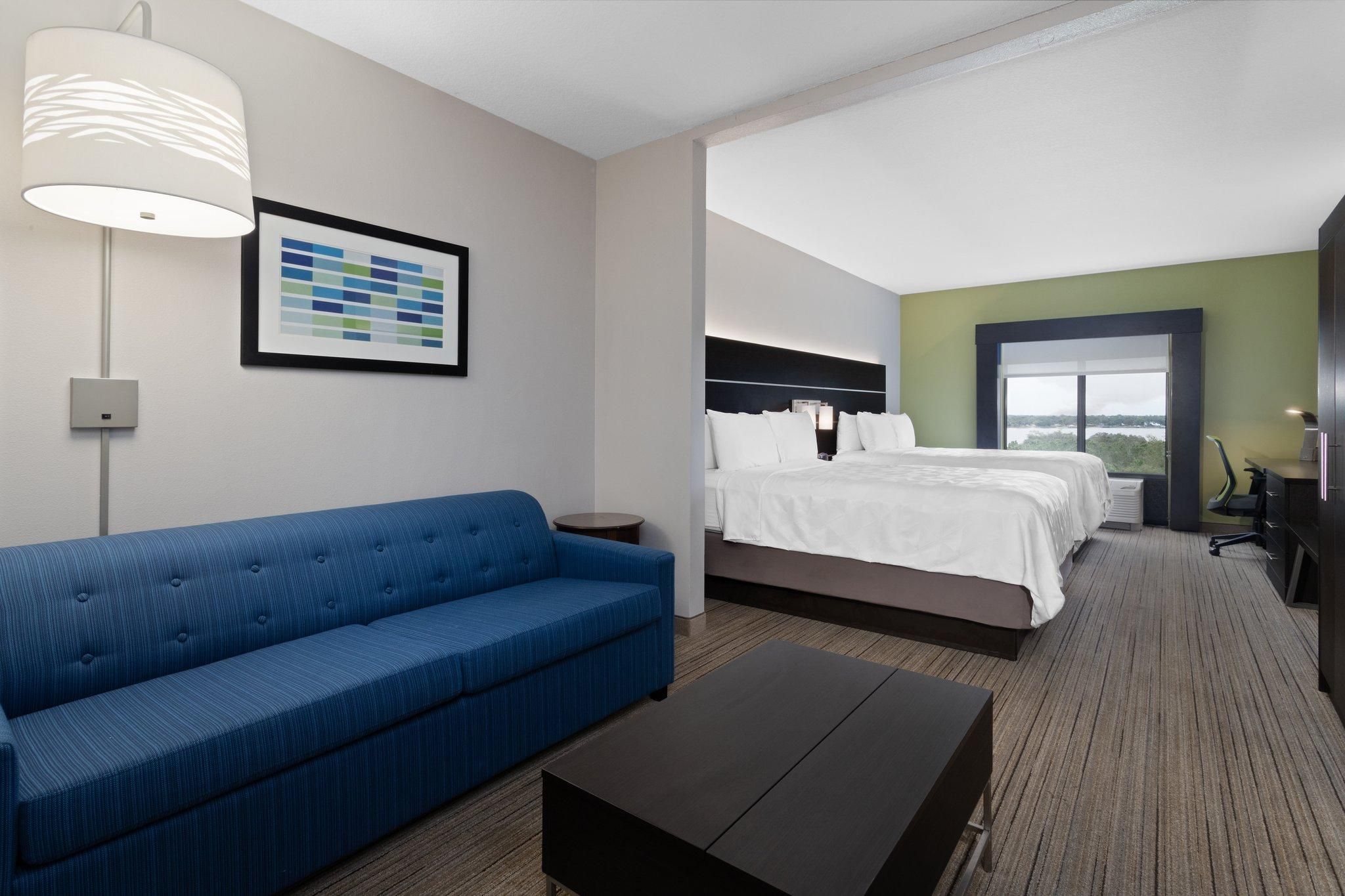 2 Queen Suite