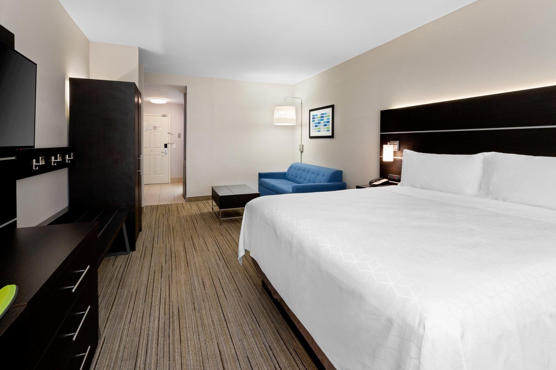 1 King Suite Mobility Accessible Tub