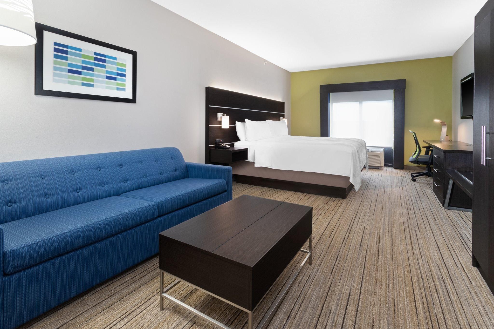 1 King Suite Mobility Accessible Tub